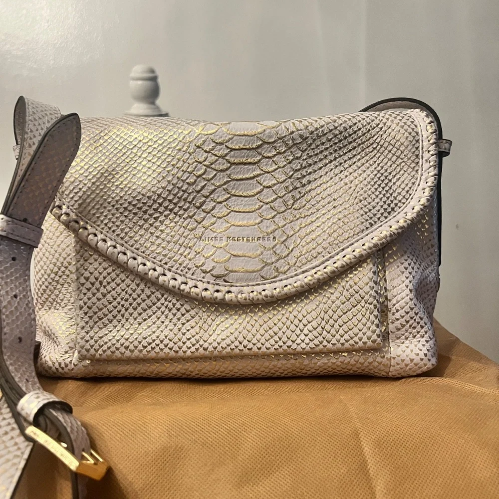 Aimee Kestenberg LEATHER Al For Love Pebble  Crossbody, white and Gold Purse